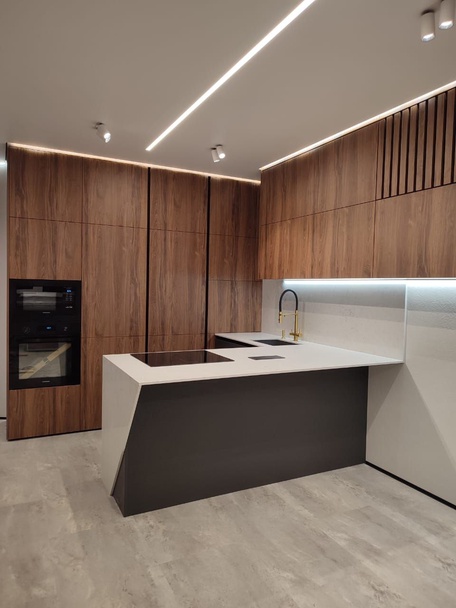 Не  ищем легких путей и всегда готовы воплотить  интересные идеи.  